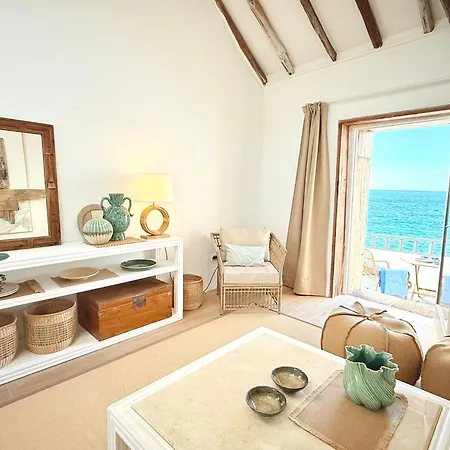 Casa Malena Seafront And Private Pool Сasa de vacaciones *