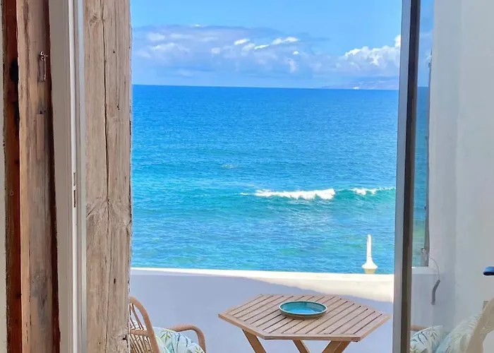 Hébergement de vacances Casa Malena Seafront And Private Pool