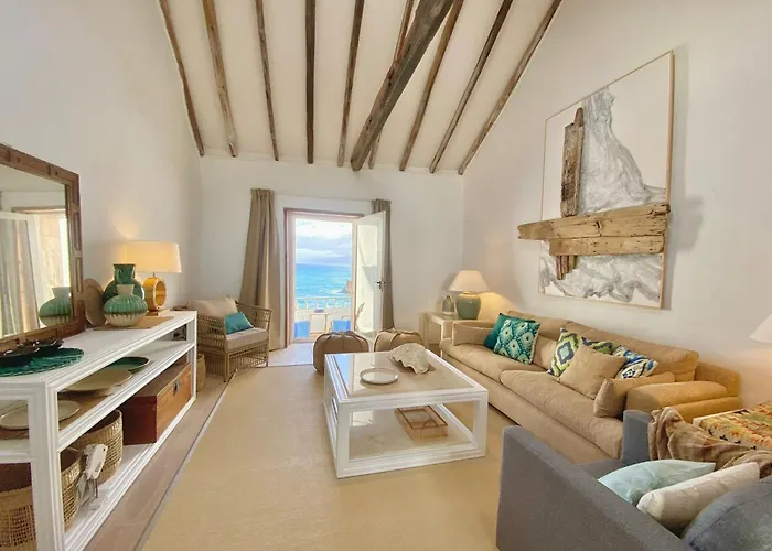 Hébergement de vacances Casa Malena Seafront And Private Pool *