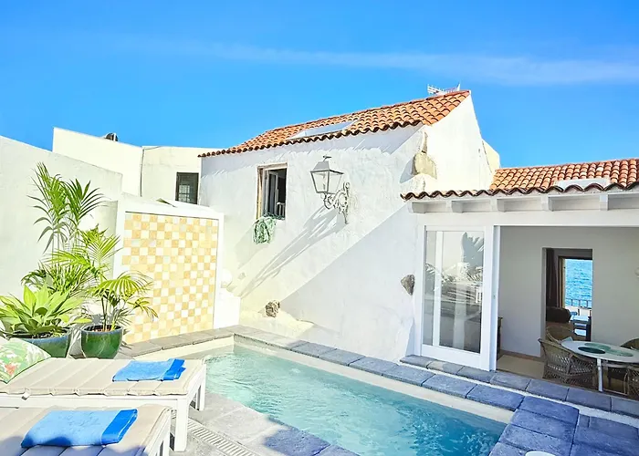 Hébergement de vacances Casa Malena Seafront And Private Pool